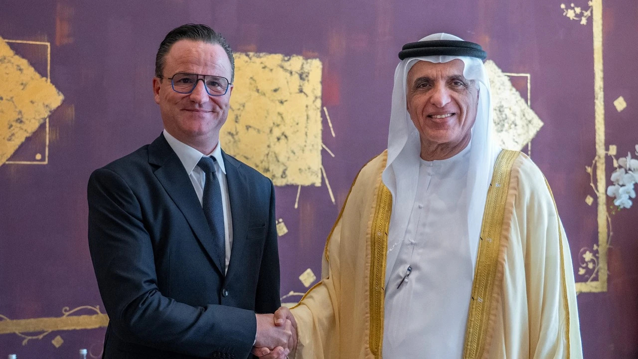 حاكم رأس الخيمة يستقبل سفير بلجيكا بمناسبة انتهاء مهام عمله